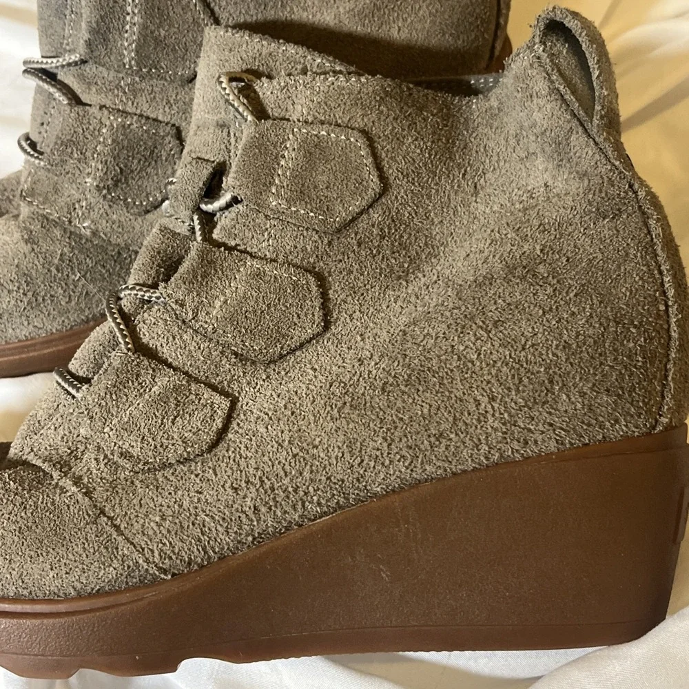 Sorel Women's Toronto Wedge Mushroom Color Suede Bootie Size 9.5